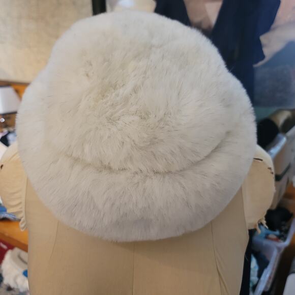 Faux white fur women's winter hat PreOwned vintage Russian Ushanka Style - Picture 2 of 5
